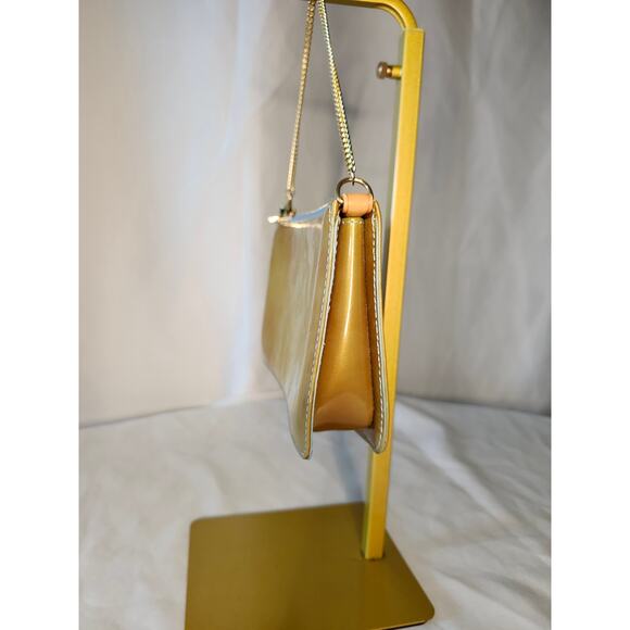 Louis Vuitton - Picture 4 of 15